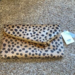 Vici leopard clutch